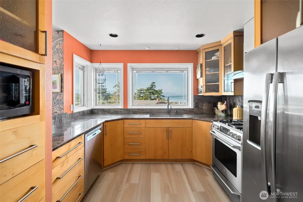 682 El Prado Avenue Coupeville WA 98239