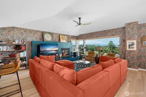 682 El Prado Avenue Coupeville WA 98239