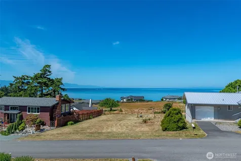 682 El Prado Avenue Coupeville WA 98239