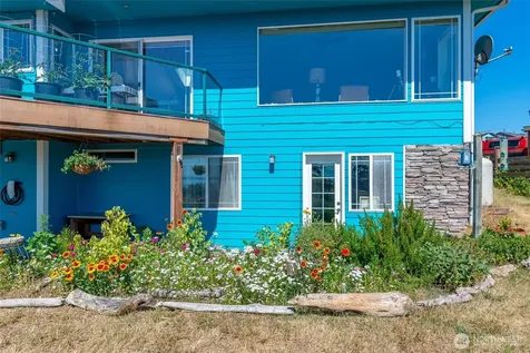 682 El Prado Avenue Coupeville WA 98239