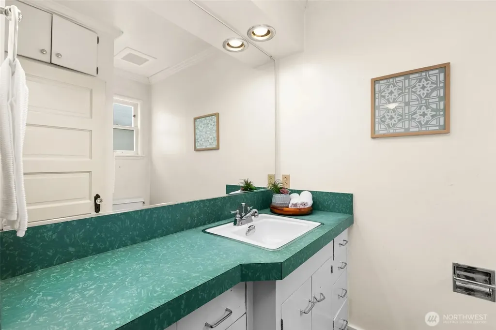 119 N 83rd Street Seattle WA 98103