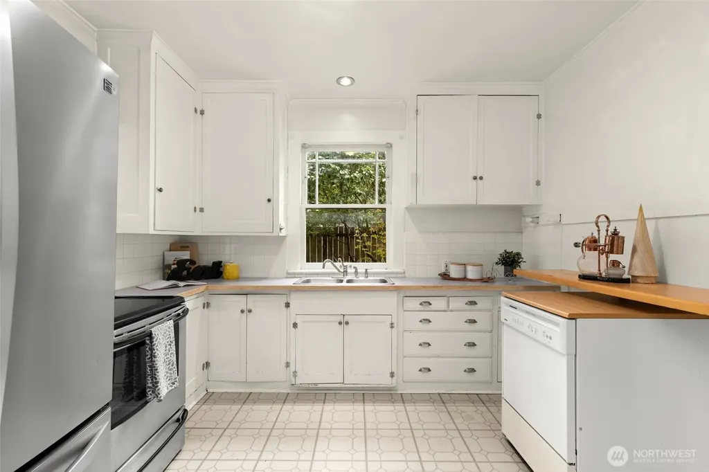 119 N 83rd Street Seattle WA 98103