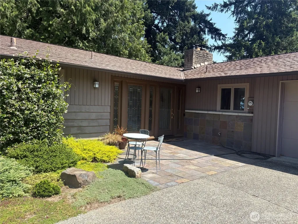 16518 NE 2nd Place Bellevue WA 98008