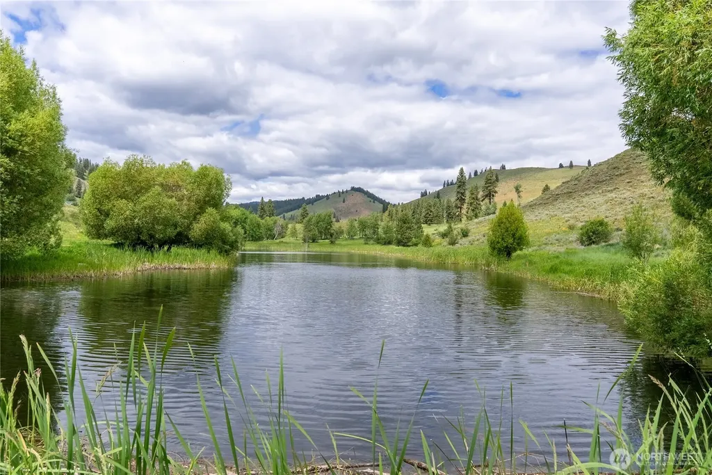 494 Rendezvous Road Winthrop WA 98862