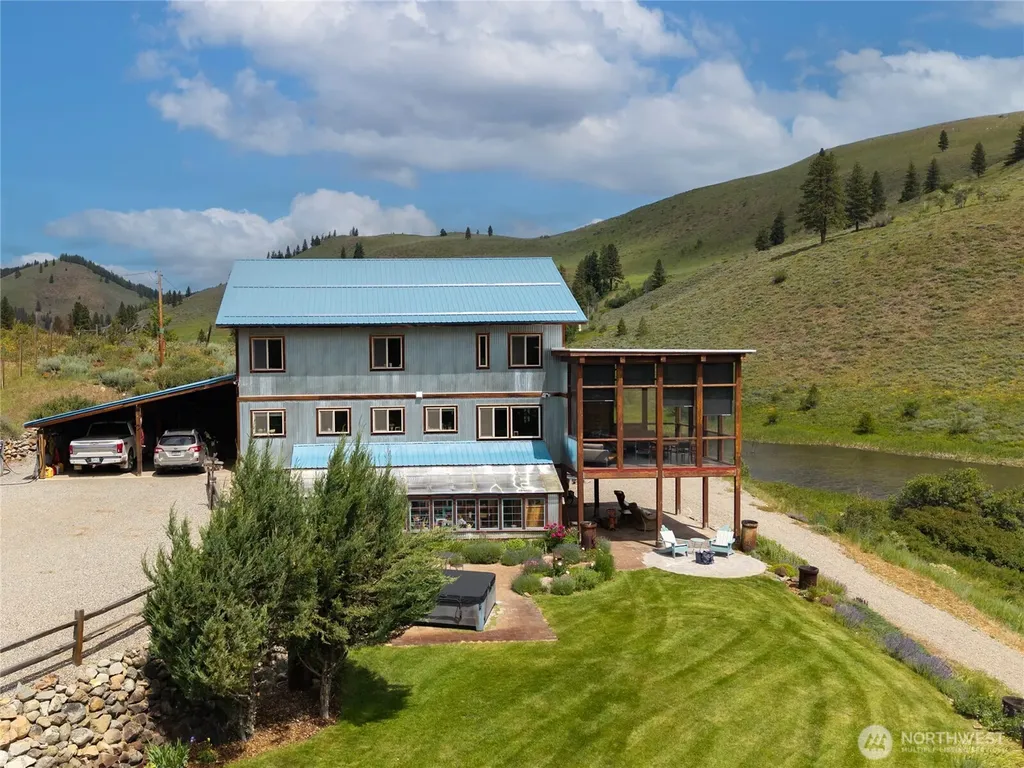 494 Rendezvous Road Winthrop WA 98862