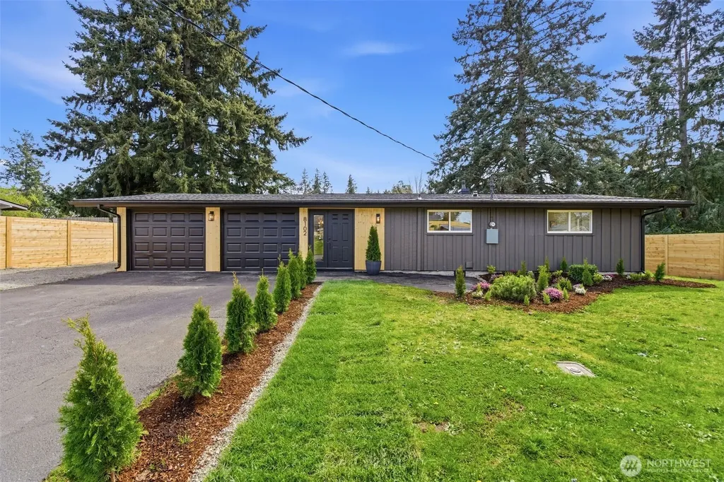 8102 Oakridge Drive SW Lakewood WA 98498