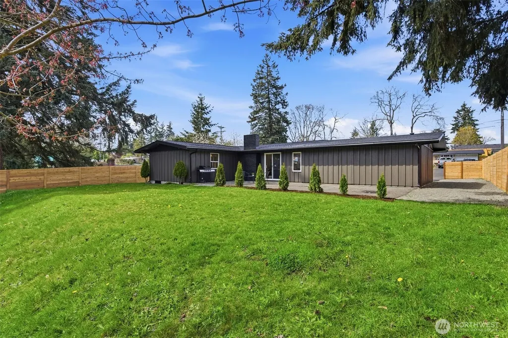 8102 Oakridge Drive SW Lakewood WA 98498