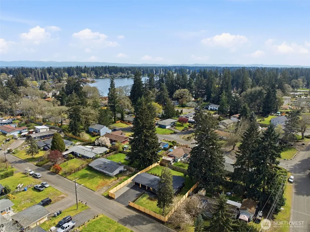8102 Oakridge Drive SW Lakewood WA 98498