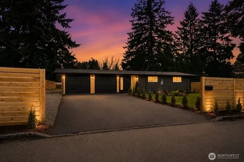 8102 Oakridge Drive SW Lakewood WA 98498