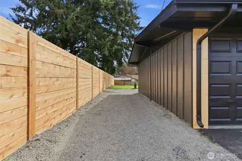 8102 Oakridge Drive SW Lakewood WA 98498