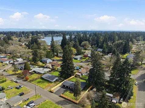 8102 Oakridge Drive SW Lakewood WA 98498