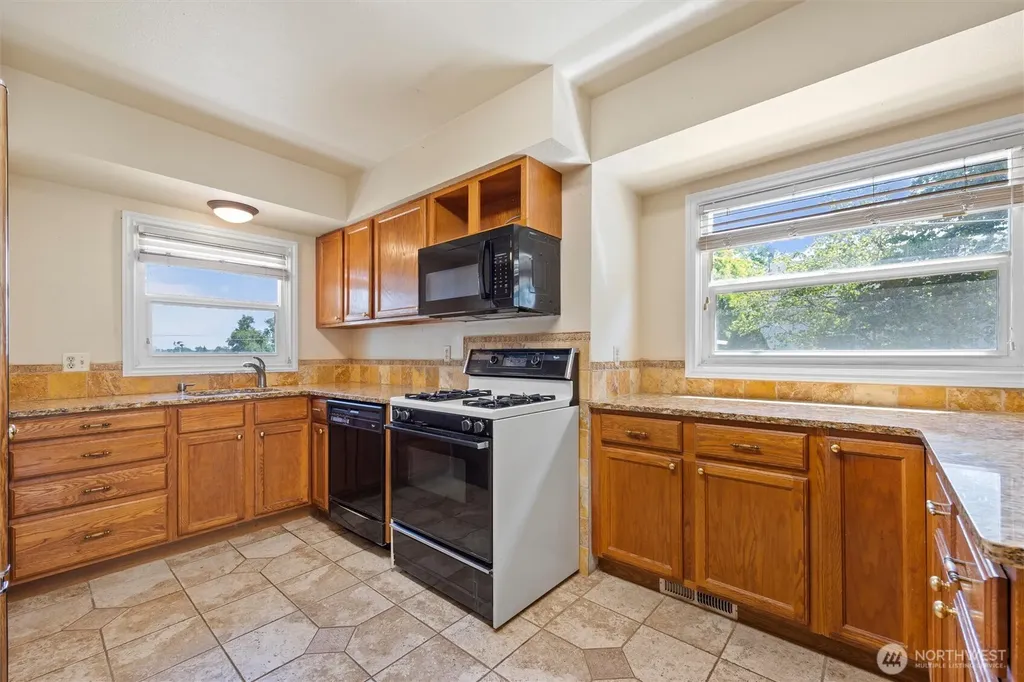 26 SW 13th College Place WA 99324