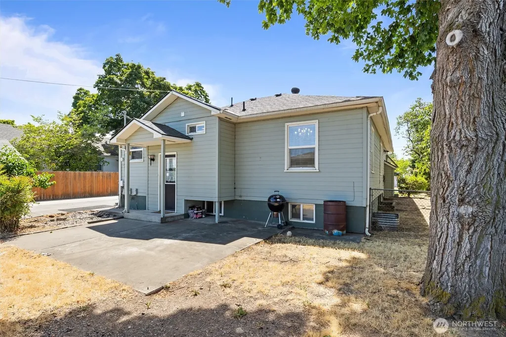 26 SW 13th College Place WA 99324