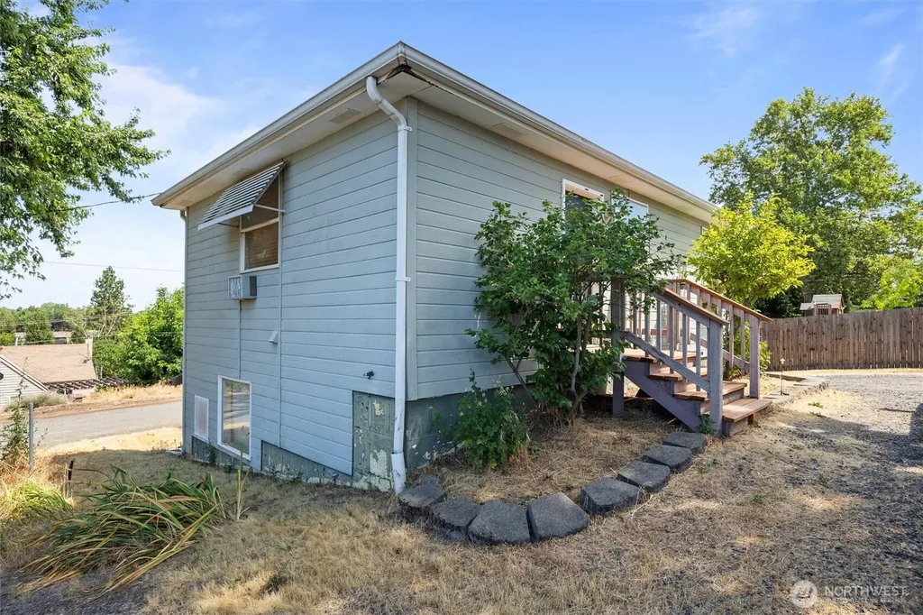 26 SW 13th College Place WA 99324