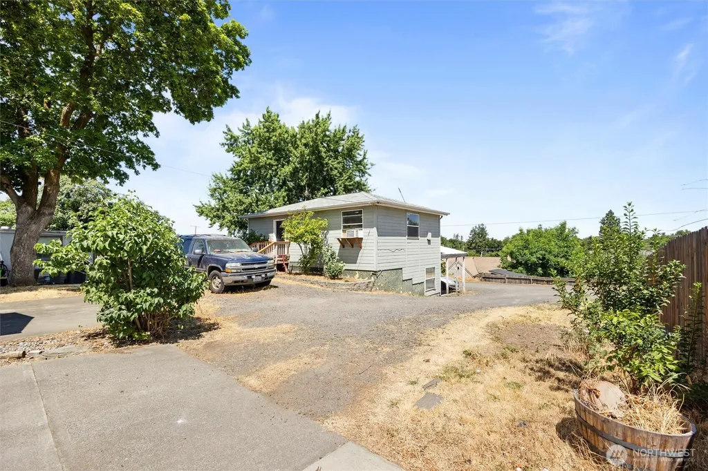 26 SW 13th College Place WA 99324