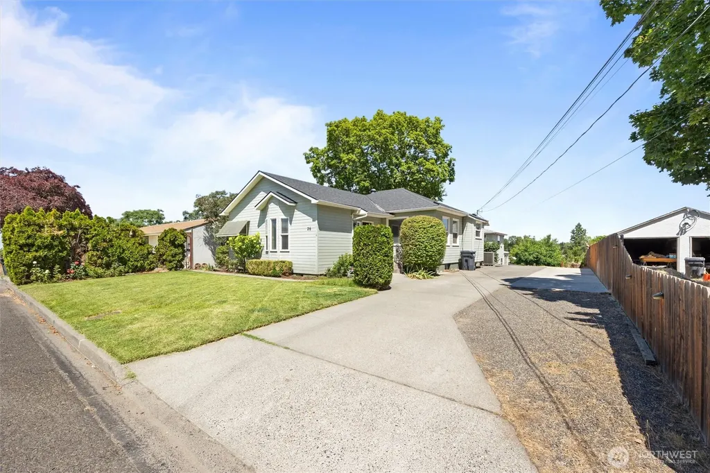 26 SW 13th College Place WA 99324