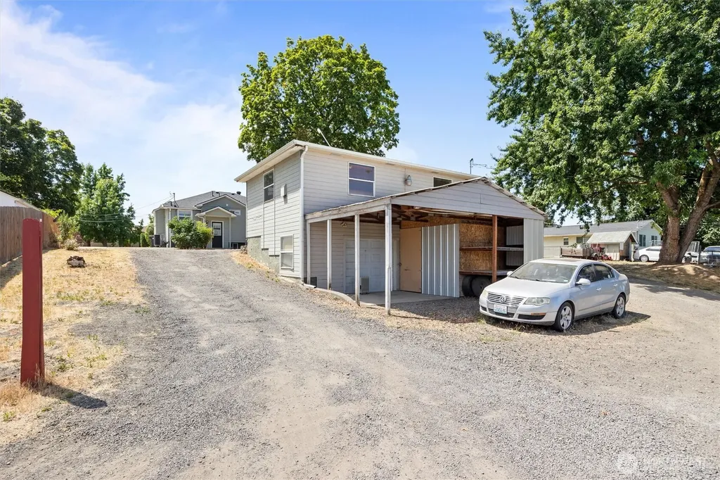 26 SW 13th College Place WA 99324