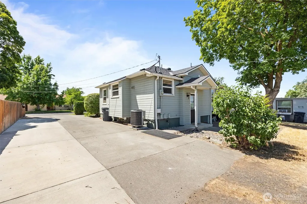 26 SW 13th College Place WA 99324