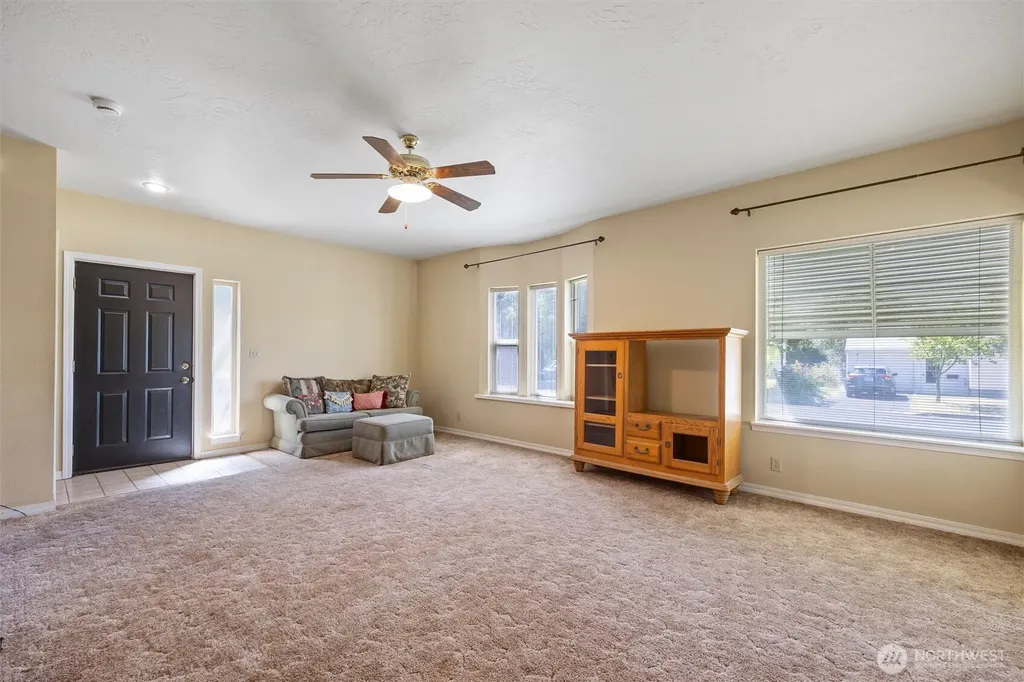 26 SW 13th College Place WA 99324