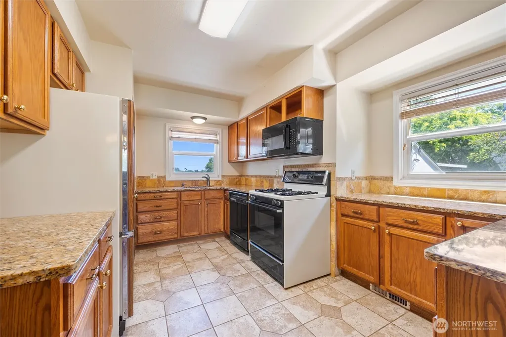 26 SW 13th College Place WA 99324