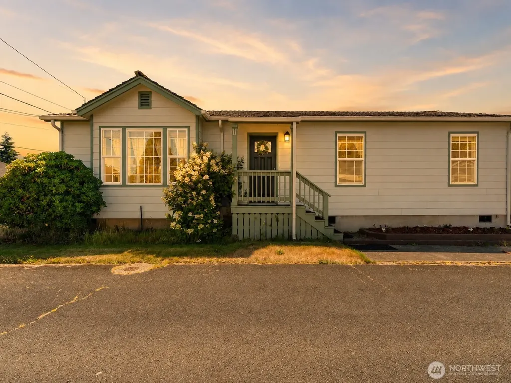 710 Perry Avenue Hoquiam WA 98550