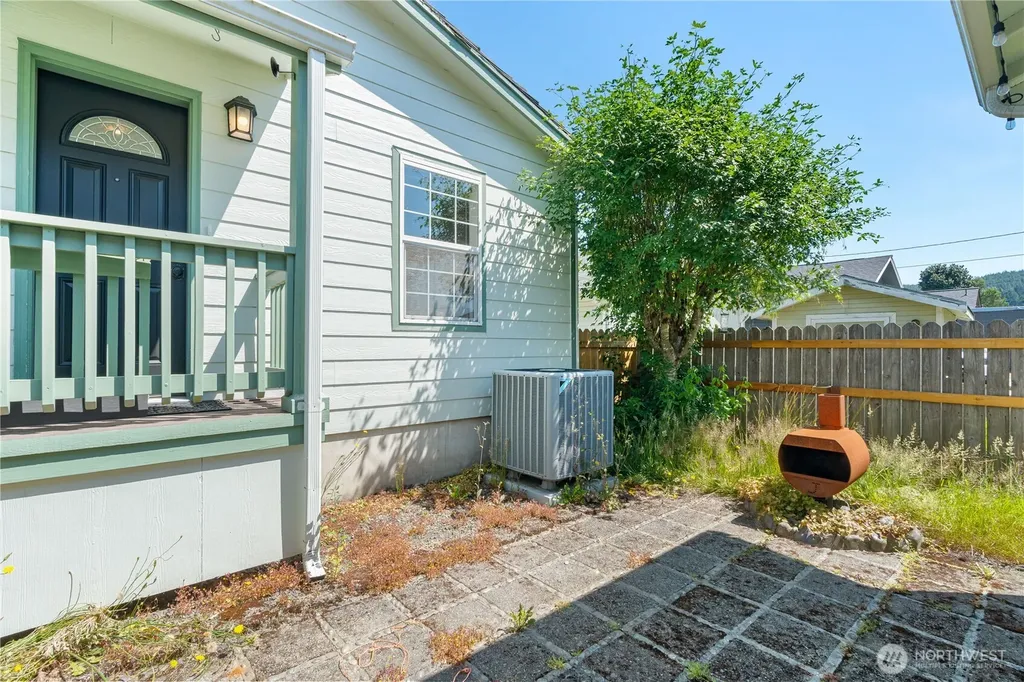 710 Perry Avenue Hoquiam WA 98550