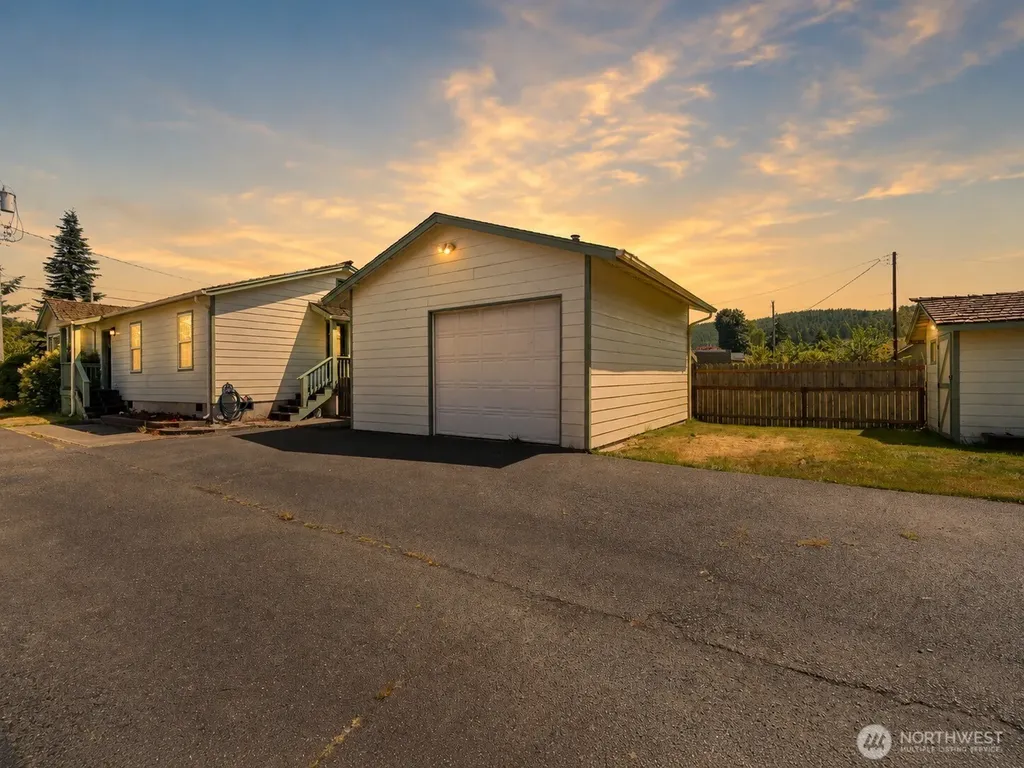 710 Perry Avenue Hoquiam WA 98550