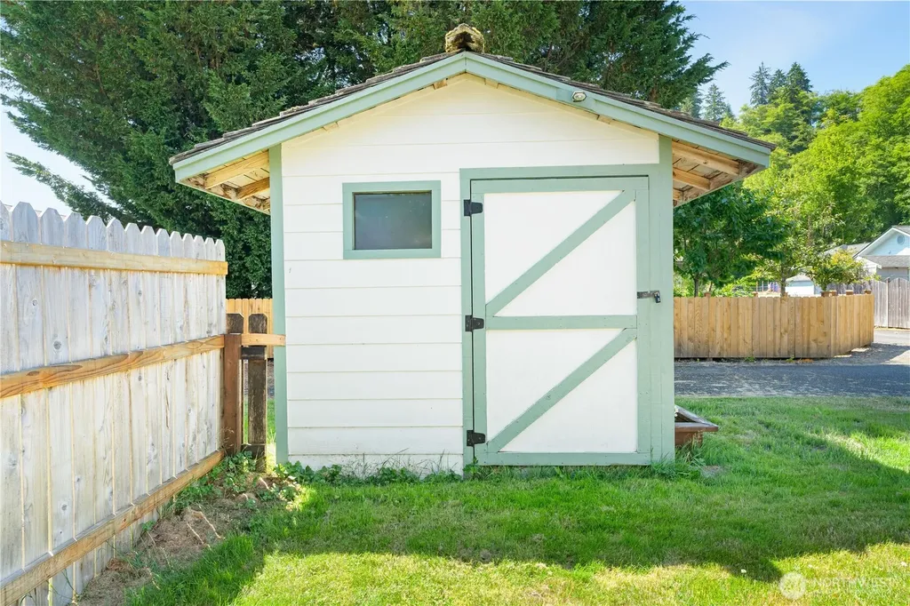 710 Perry Avenue Hoquiam WA 98550