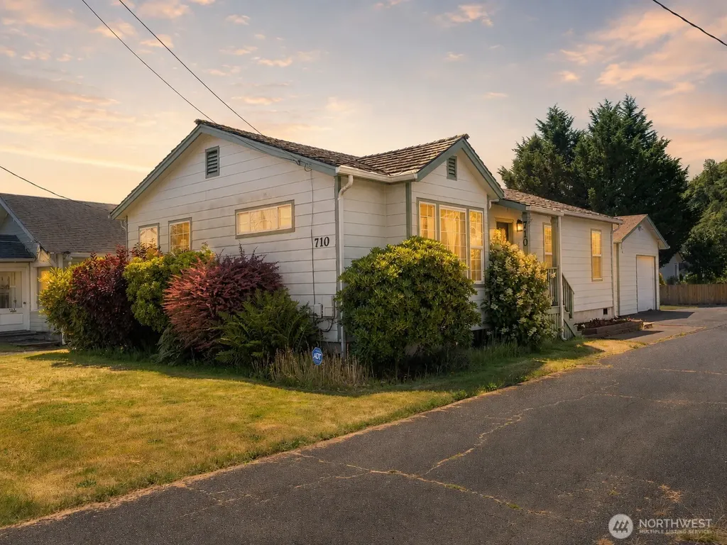710 Perry Avenue Hoquiam WA 98550