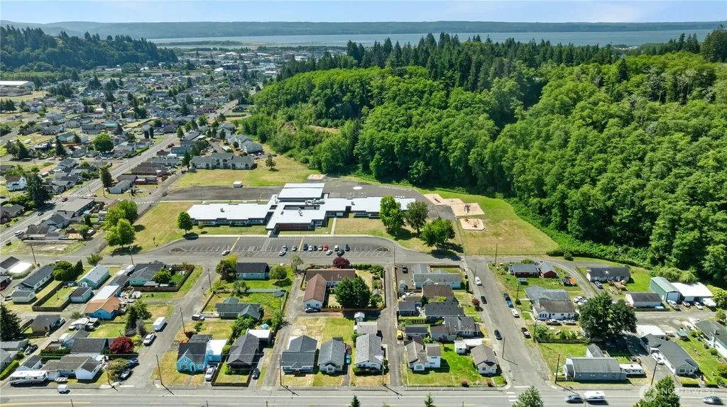 710 Perry Avenue Hoquiam WA 98550