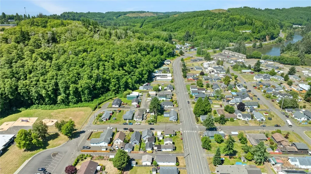 710 Perry Avenue Hoquiam WA 98550