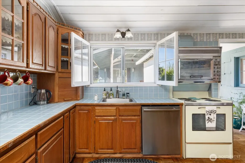 6054 Snapdragon Lane Clinton WA 98236