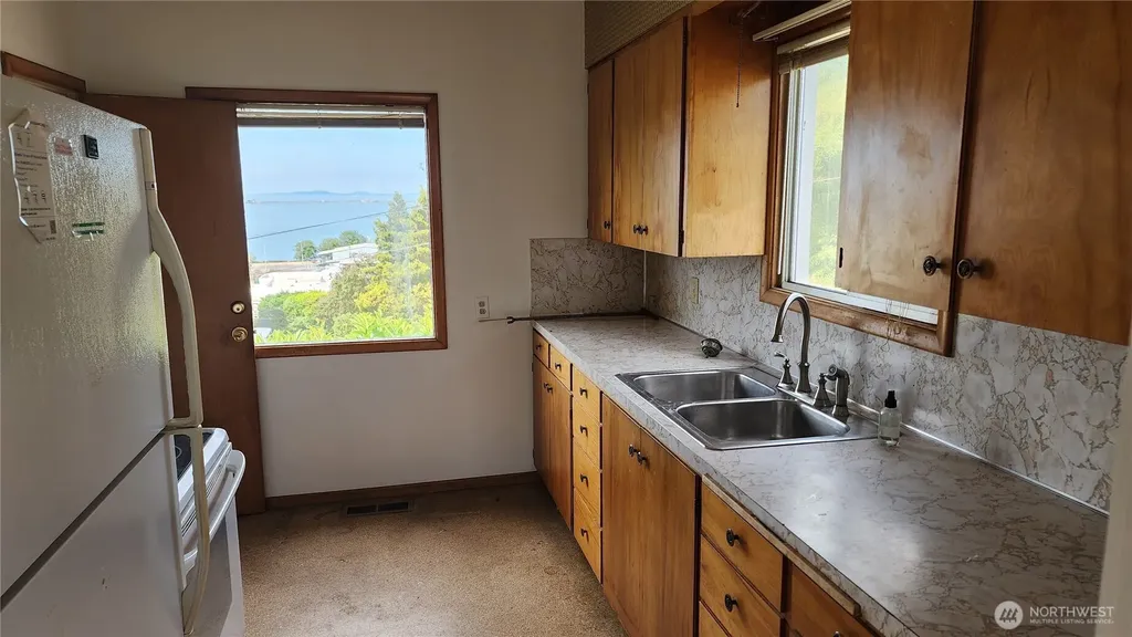 301 W 3rd Street Port Angeles WA 98362