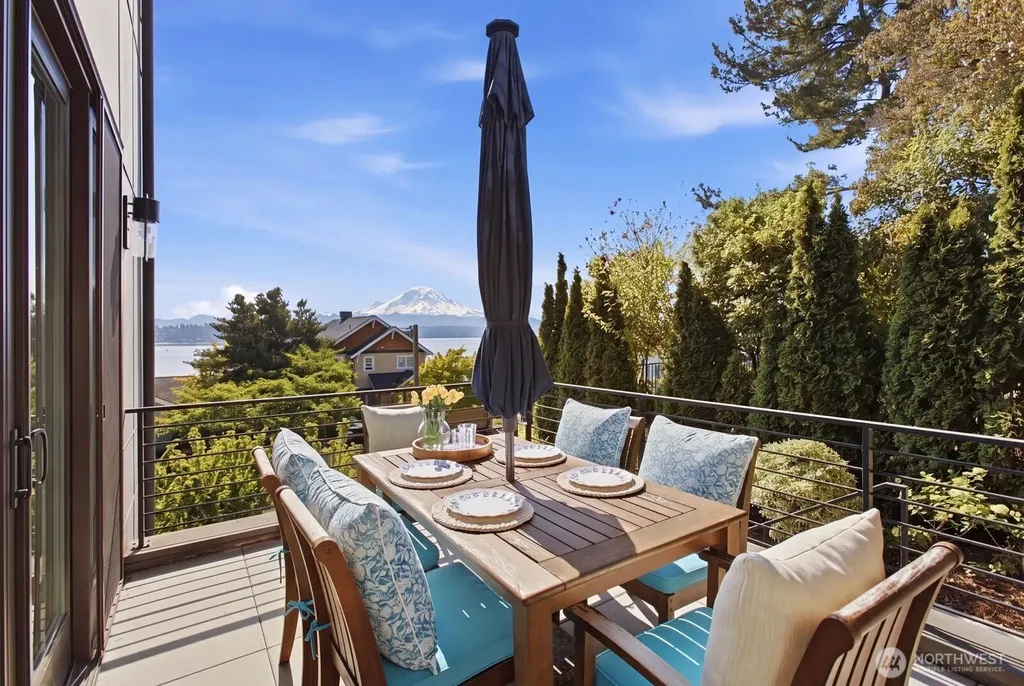 1525 36th Avenue S Seattle WA 98144