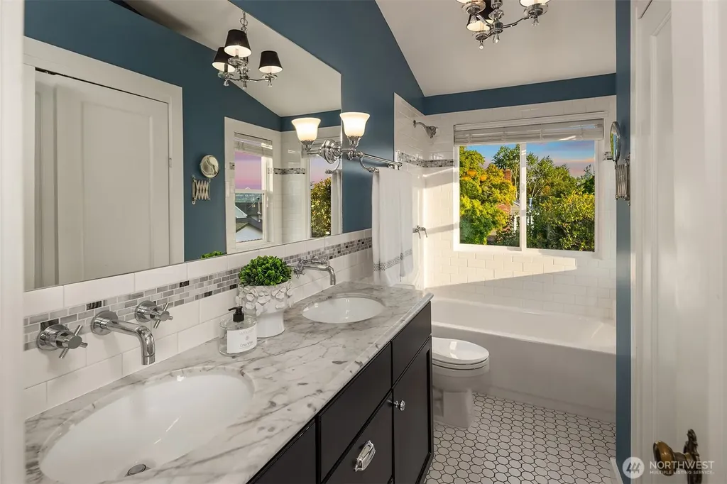 4319 NE 44th Street Seattle WA 98105