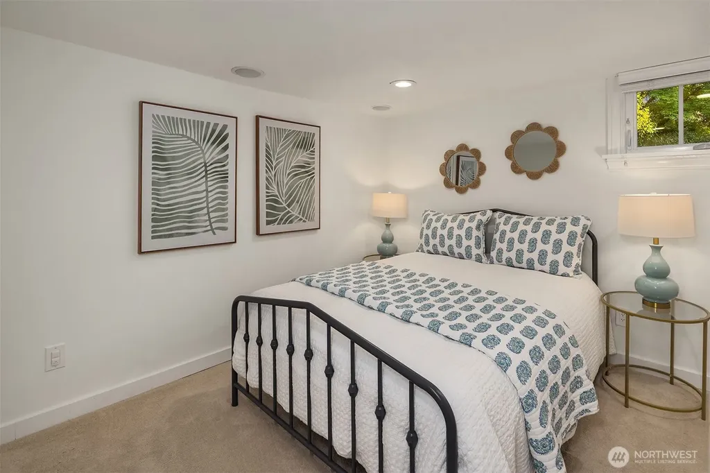 4319 NE 44th Street Seattle WA 98105