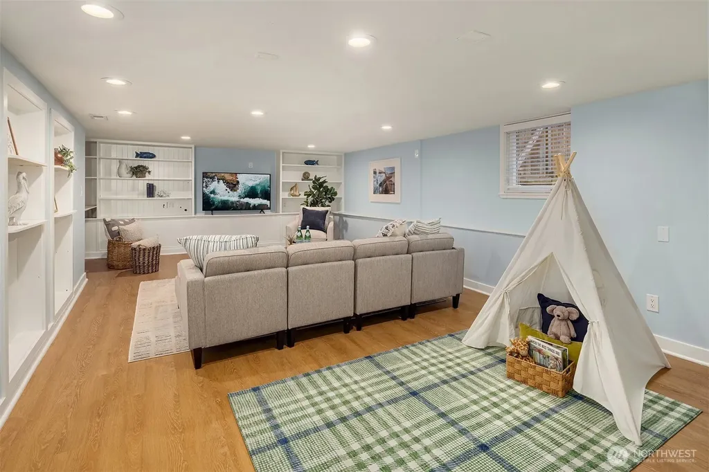 4319 NE 44th Street Seattle WA 98105