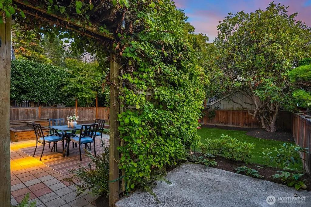 4319 NE 44th Street Seattle WA 98105