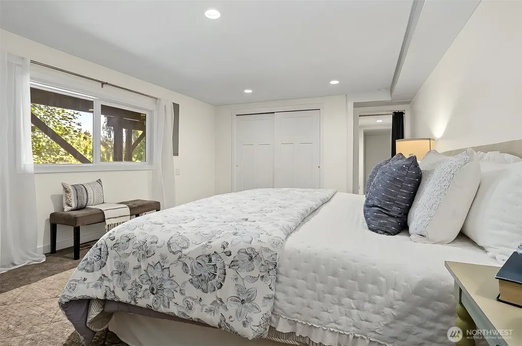 9652 42nd Avenue NE Seattle WA 98115