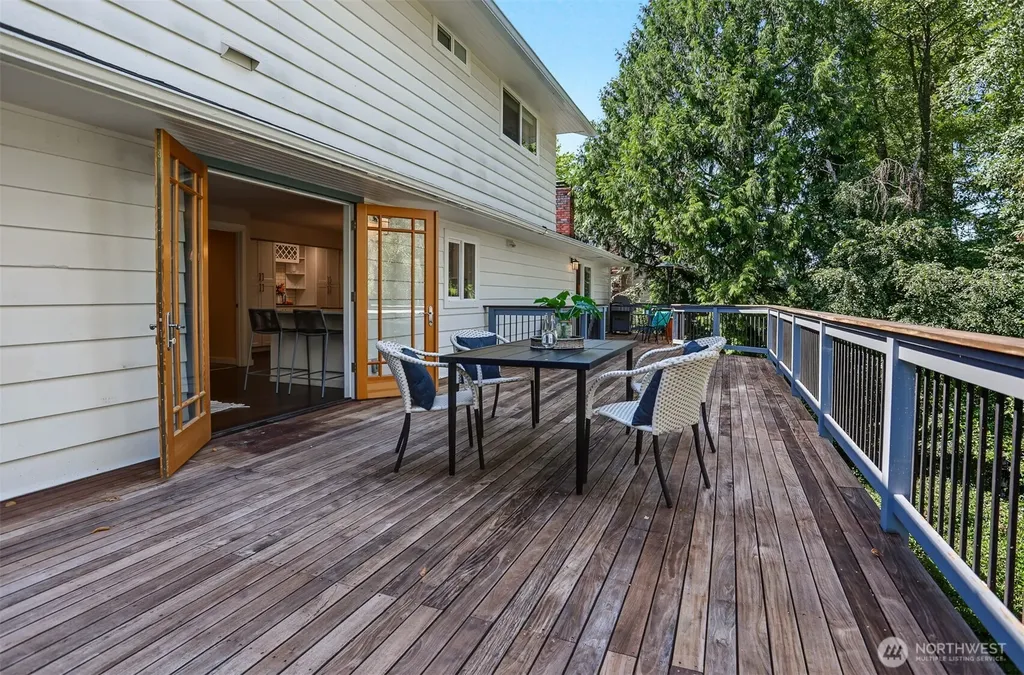 9652 42nd Avenue NE Seattle WA 98115