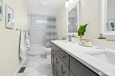 9652 42nd Avenue NE Seattle WA 98115