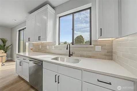 567 S Perry Avenue East Wenatchee WA 98802