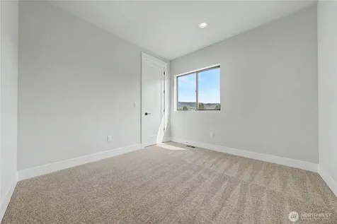 567 S Perry Avenue East Wenatchee WA 98802