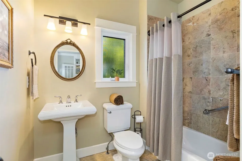 623 Kitsap Street Port Orchard WA 98366