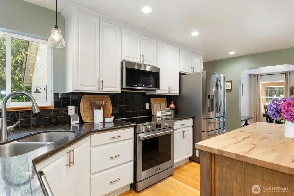 8843 Clearwater Lane SE Port Orchard WA 98367