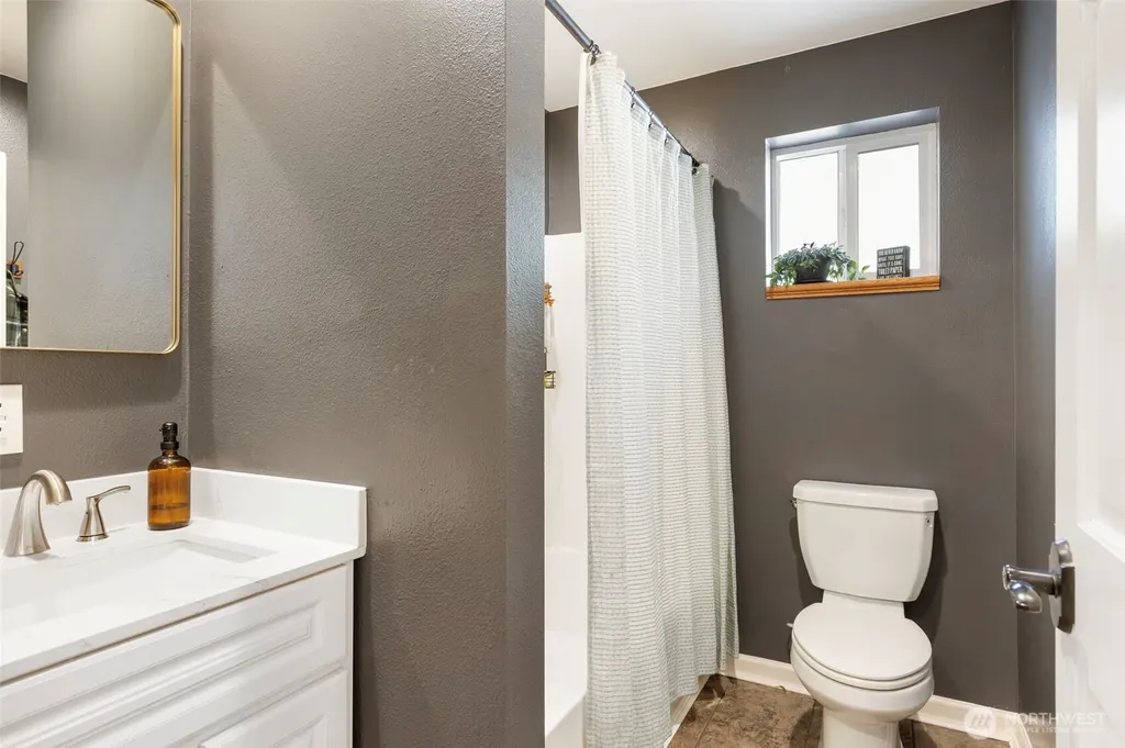 8843 Clearwater Lane SE Port Orchard WA 98367