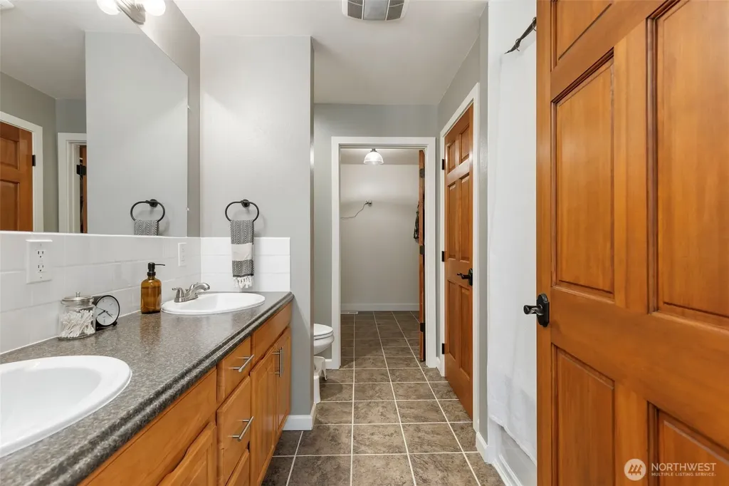 8843 Clearwater Lane SE Port Orchard WA 98367