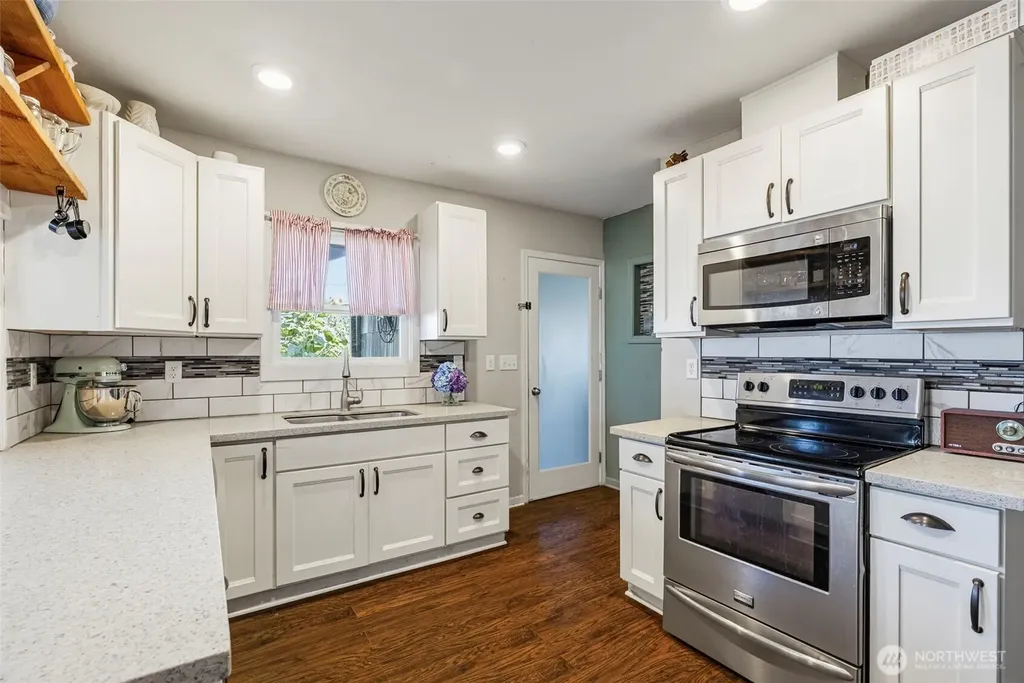 561 18th Avenue Longview WA 98632