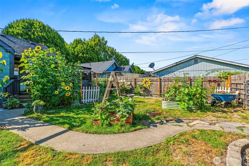 561 18th Avenue Longview WA 98632