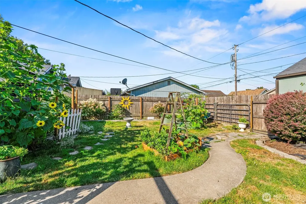 561 18th Avenue Longview WA 98632